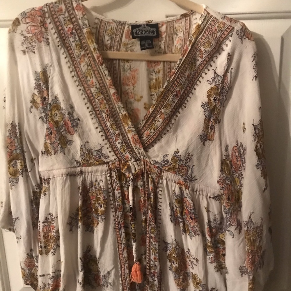 Winged sleeve blouse